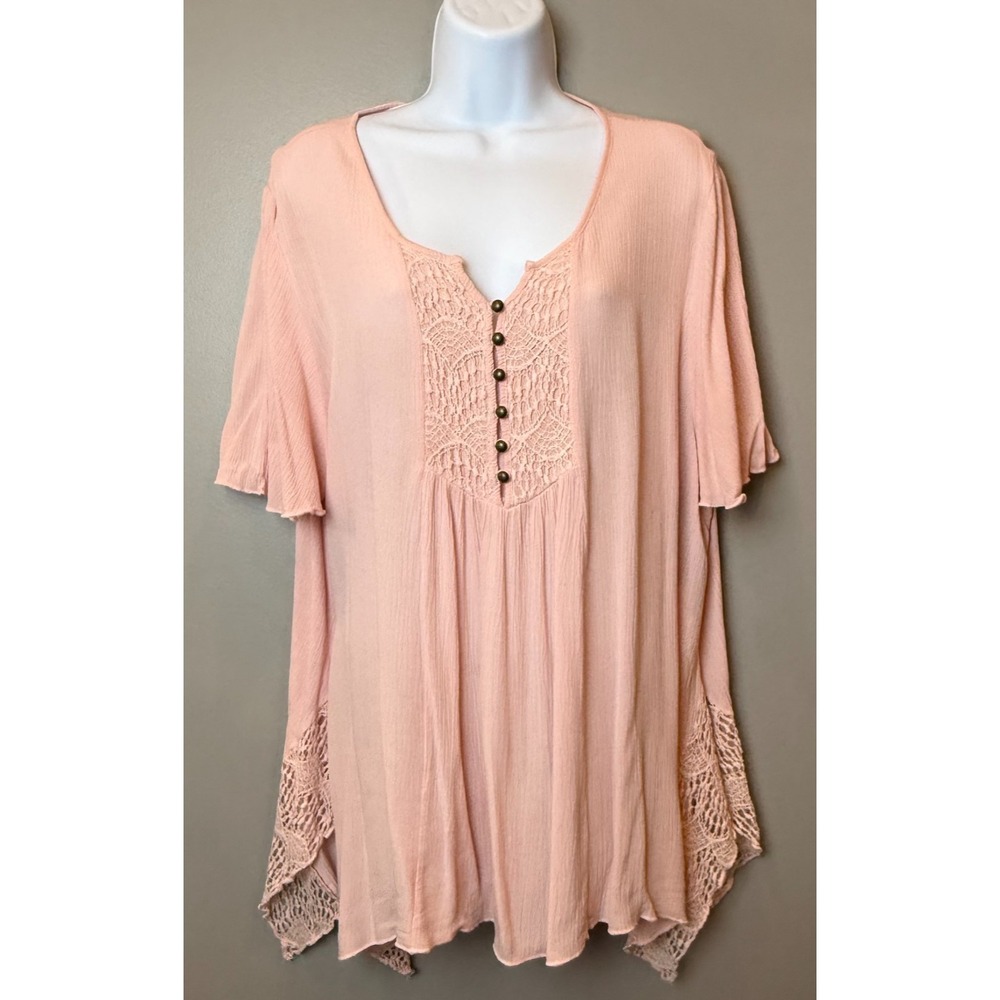 CJ Banks Women's 1X Blush Pink Boho Tunic Top Crochet Lace Sharkbite Hem Plus Si